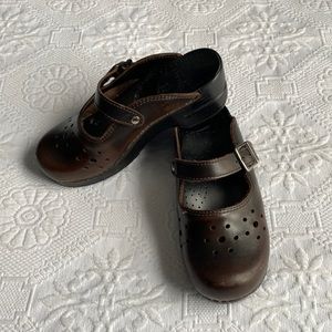 Dansko Womens clogs